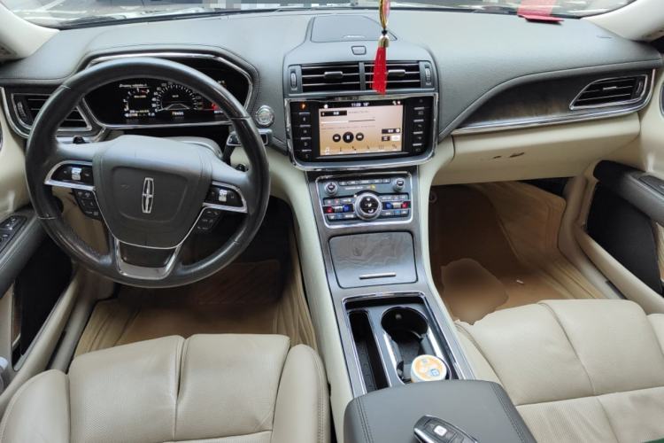 Used Lincoln Continental 2017 2.0T Two-Wheel Drive Prestige Edition Center Console