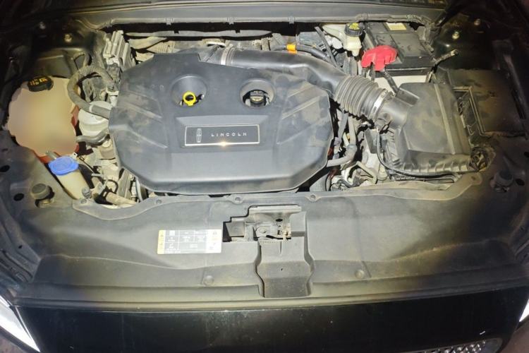 Used Lincoln Continental 2017 2.0T Two-Wheel Drive Deluxe Edition Engine Bay