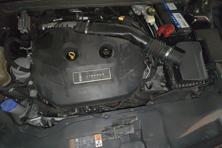 Used Lincoln Continental 2017 2.0T Two-Wheel Drive Prestige Edition Engine Bay