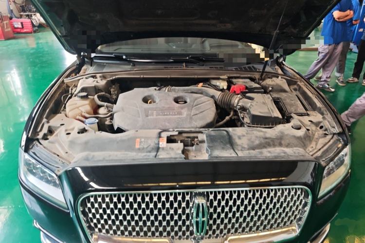 Used Lincoln Continental 2017 2.0T Two-Wheel Drive Prestige Edition Engine Bay