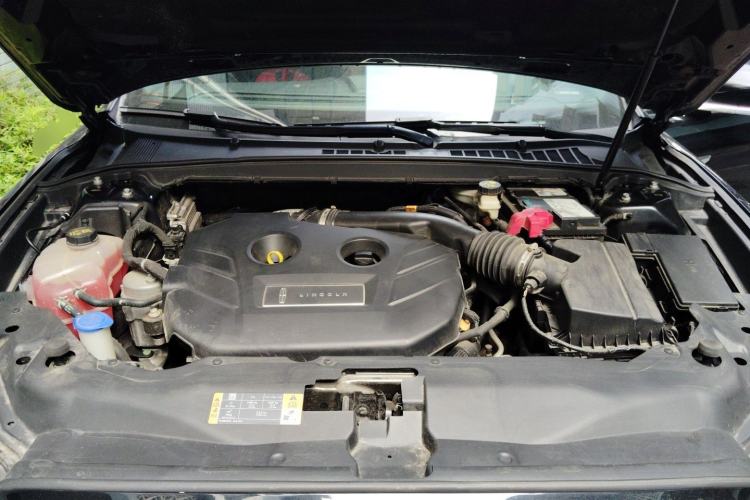 Used Lincoln Continental 2017 2.0T Two-Wheel Drive Deluxe Edition Engine Bay