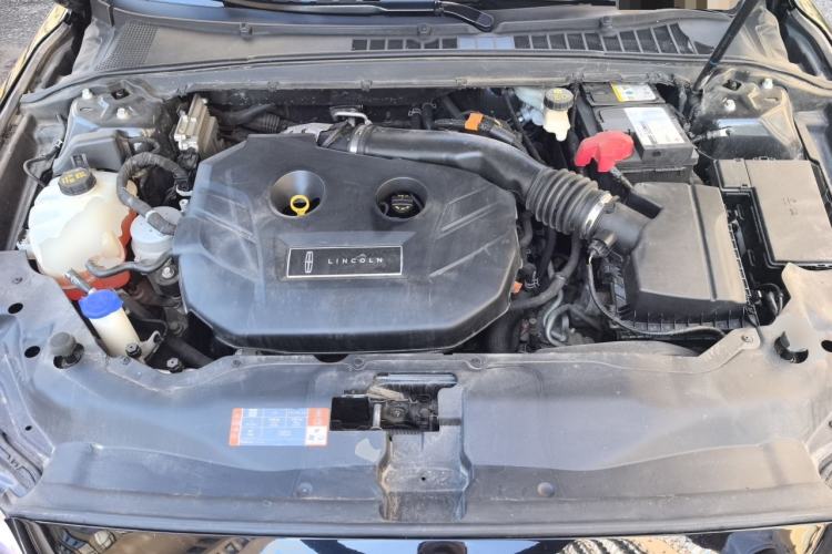 Used Lincoln Continental 2017 2.0T Two-Wheel Drive Deluxe Edition Engine Bay