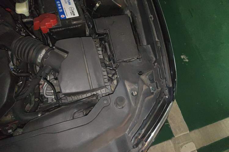 Used Lincoln Continental 2017 2.0T Two-Wheel Drive Prestige Edition Engine Bay Left