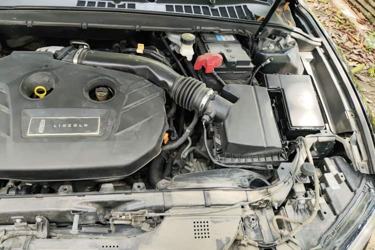 Used Lincoln Continental 2017 2.0T Two-Wheel Drive Deluxe Edition Engine Bay Left
