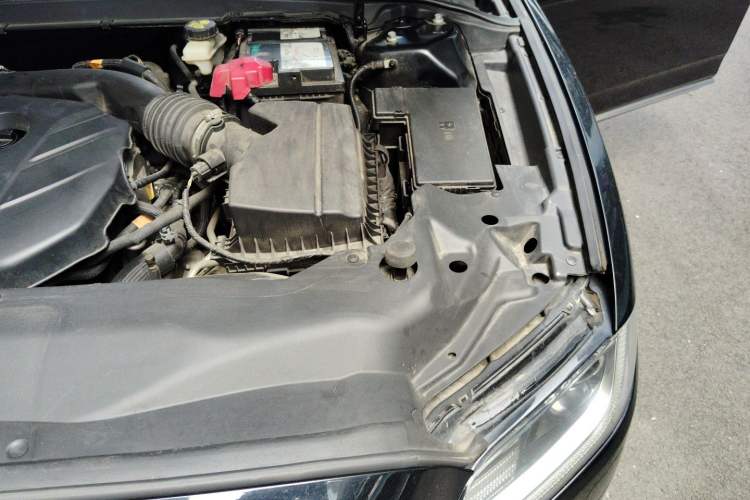 Used Lincoln Continental 2017 2.0T Two-Wheel Drive Deluxe Edition Engine Bay Left