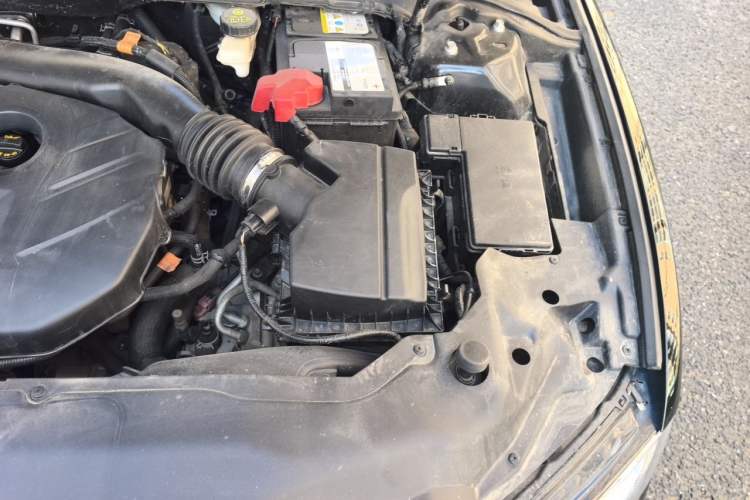 Used Lincoln Continental 2017 2.0T Two-Wheel Drive Deluxe Edition Engine Bay Left