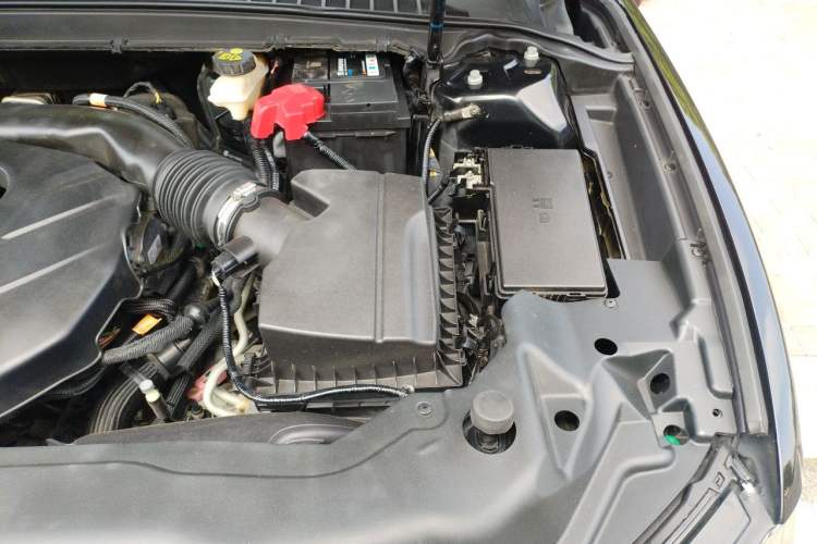 Used Lincoln Continental 2017 2.0T Two-Wheel-Drive Luxury Edition Engine Bay Left