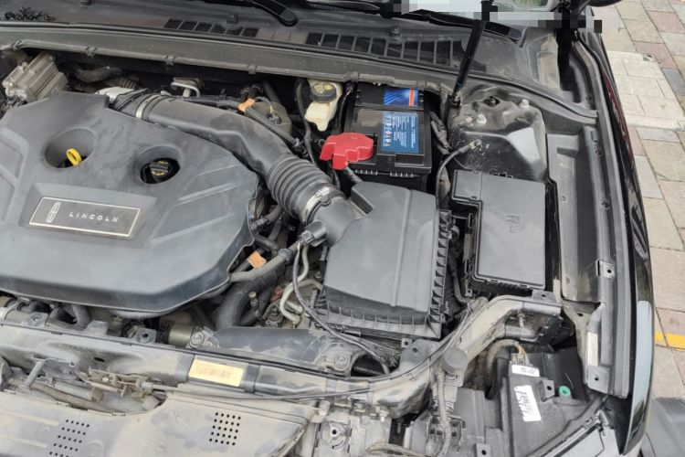 Used Lincoln Continental 2017 2.0T Two-Wheel Drive Prestige Edition Engine Bay Left