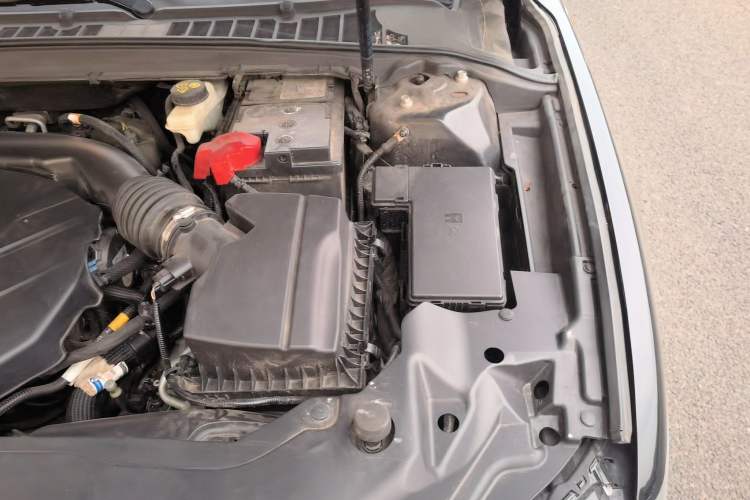 Used Lincoln Continental 2017 2.0T Two-Wheel Drive Deluxe Edition Engine Bay Left