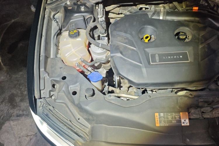 Used Lincoln Continental 2017 2.0T Two-Wheel Drive Deluxe Edition Engine Bay Right