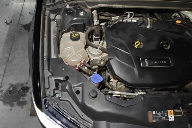 Used Lincoln Continental 2017 2.0T Two-Wheel-Drive Luxury Edition Engine Bay Right