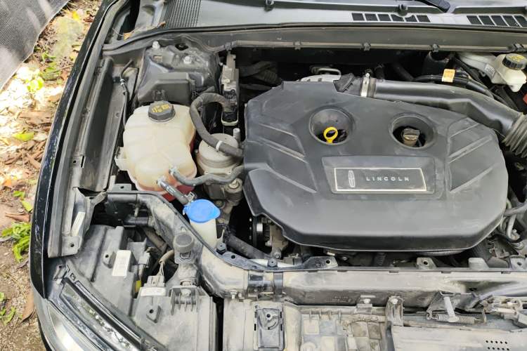 Used Lincoln Continental 2017 2.0T Two-Wheel Drive Deluxe Edition Engine Bay Right