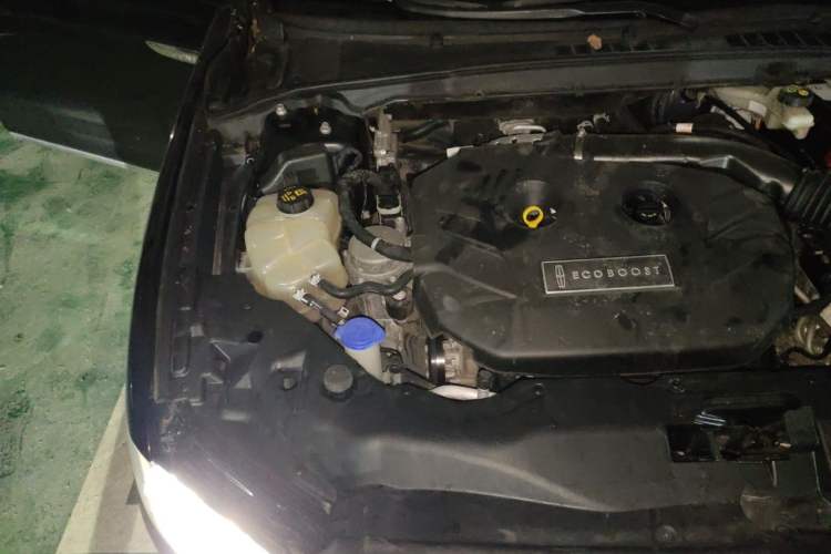 Used Lincoln Continental 2017 2.0T Two-Wheel Drive Deluxe Edition Engine Bay Right