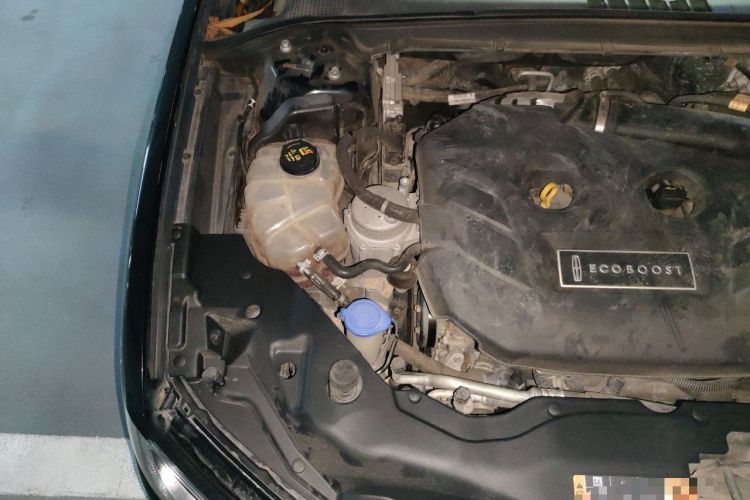 Used Lincoln Continental 2017 2.0T Two-Wheel Drive Deluxe Edition Engine Bay Right