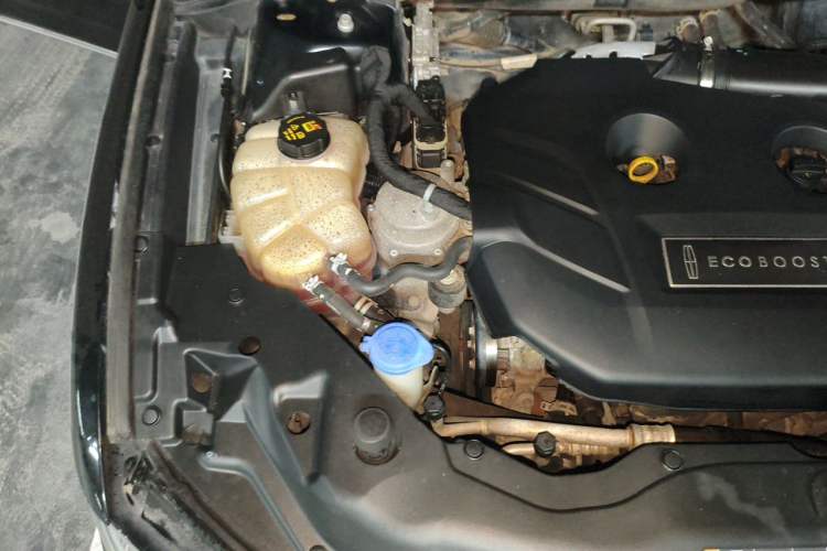 Used Lincoln Continental 2017 2.0T Two-Wheel Drive Deluxe Edition Engine Bay Right