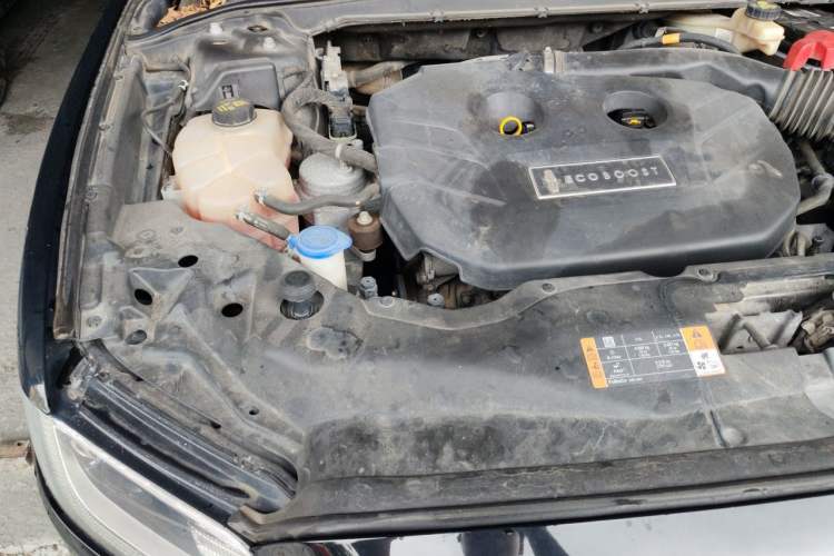 Used Lincoln Continental 2017 2.0T Two-Wheel Drive Deluxe Edition Engine Bay Right