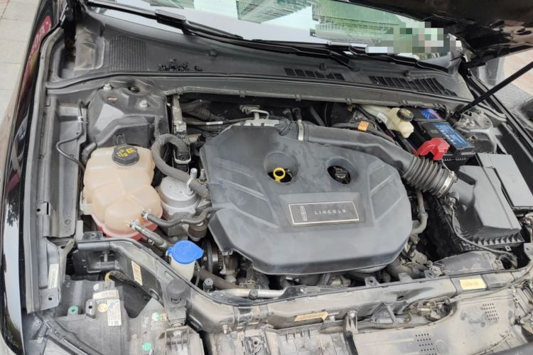Used Lincoln Continental 2017 2.0T Two-Wheel Drive Prestige Edition Engine Bay Right