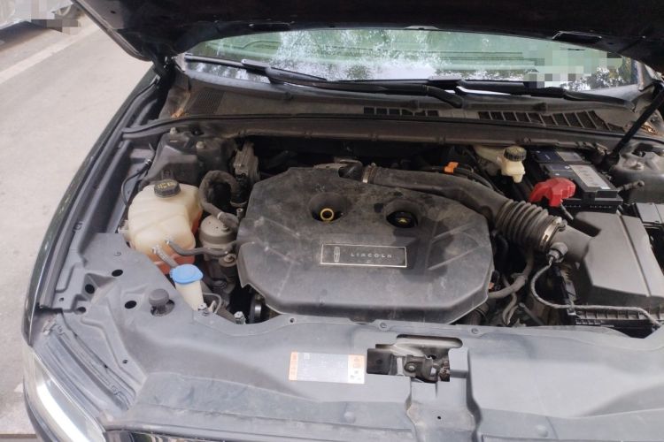 Used Lincoln Continental 2017 2.0T Two-Wheel Drive Deluxe Edition Engine Bay Right