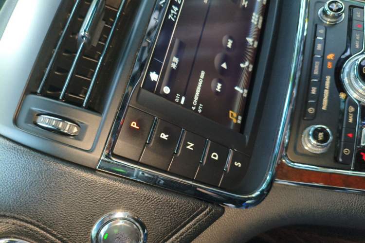 Used Lincoln Continental 2017 2.0T Two-Wheel-Drive Luxury Edition Gear Lever