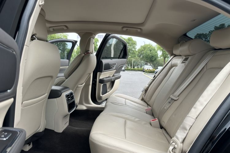 Used Lincoln Continental 2017 2.0T Two-Wheel-Drive Luxury Edition Interior 1