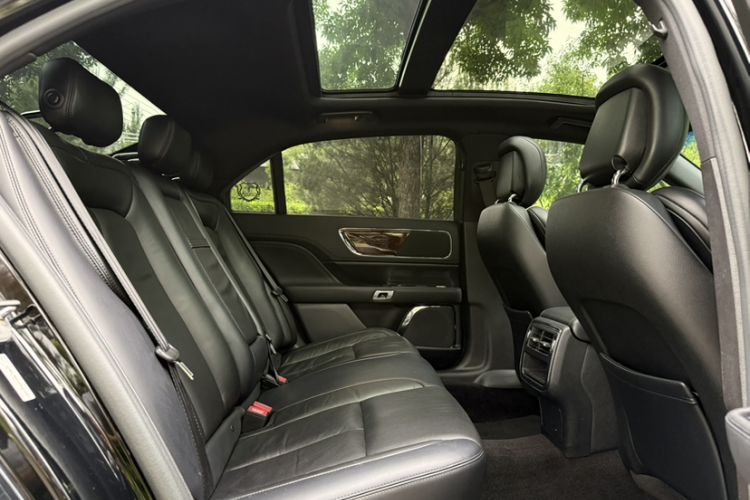 Used Lincoln Continental 2017 2.0T Two-Wheel Drive Deluxe Edition Interior 10