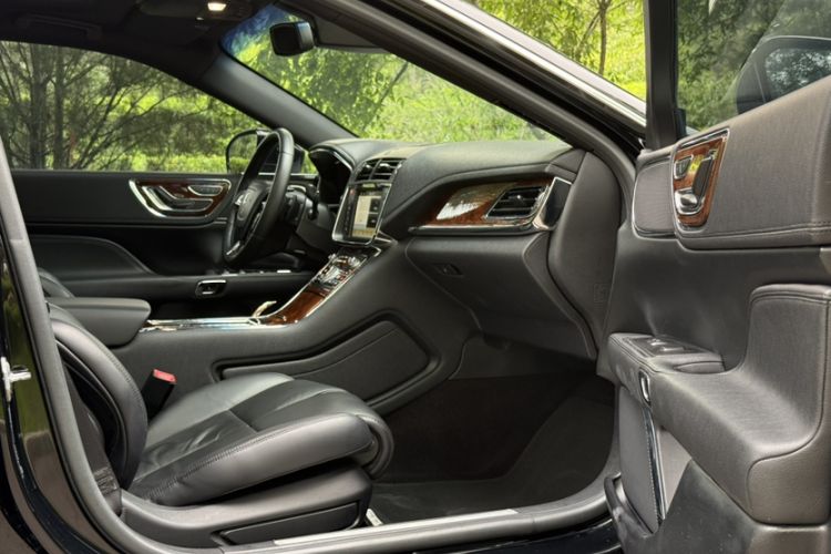 Used Lincoln Continental 2017 2.0T Two-Wheel Drive Deluxe Edition Interior 11