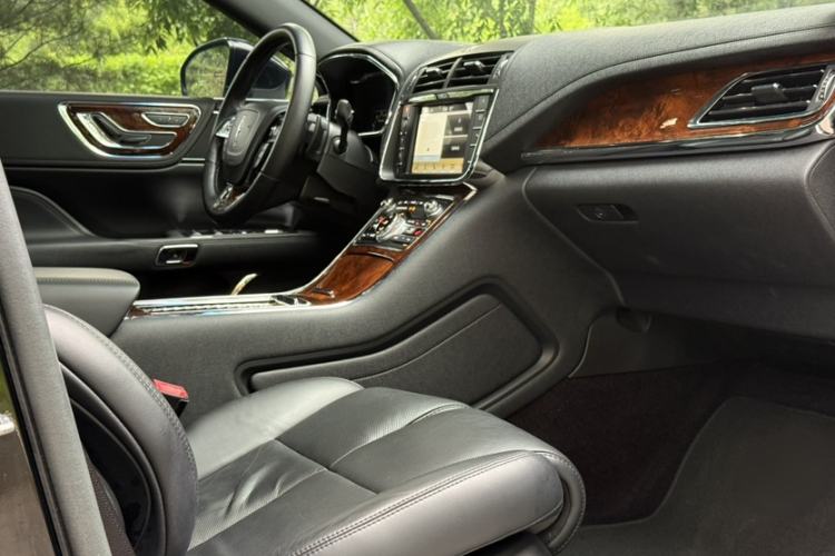 Used Lincoln Continental 2017 2.0T Two-Wheel Drive Deluxe Edition Interior 12