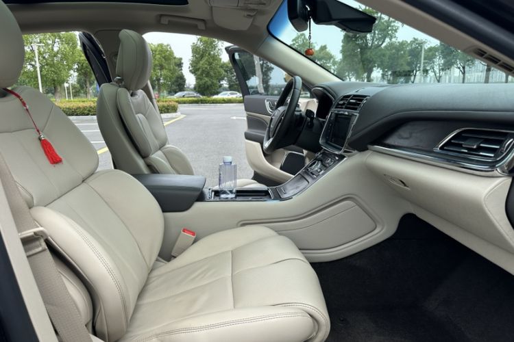 Used Lincoln Continental 2017 2.0T Two-Wheel-Drive Luxury Edition Interior 3