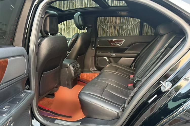 Used Lincoln Continental 2017 2.0T Two-Wheel-Drive Luxury Edition Interior 4