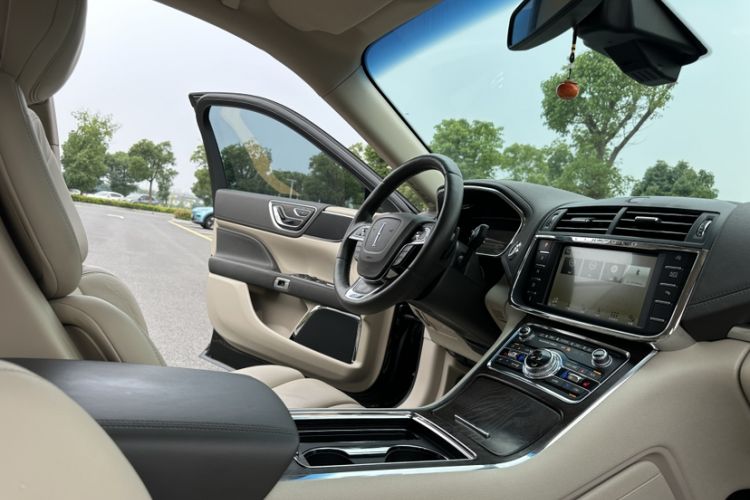 Used Lincoln Continental 2017 2.0T Two-Wheel-Drive Luxury Edition Interior 5