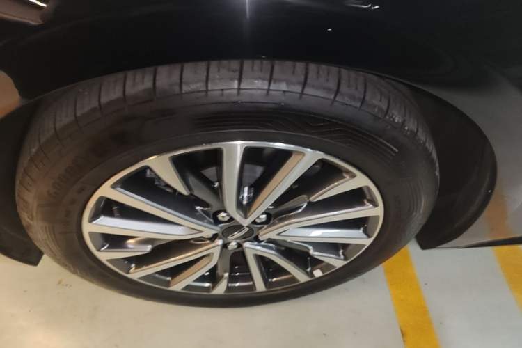 Used Lincoln Continental 2017 2.0T Two-Wheel-Drive Luxury Edition Left Front Wheel Hub