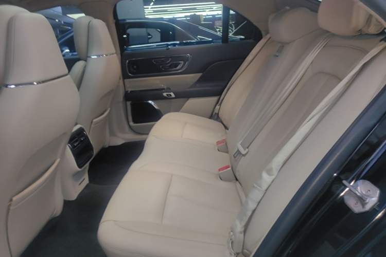 Used Lincoln Continental 2017 2.0T Two-Wheel Drive Prestige Edition Left Rear Seat
