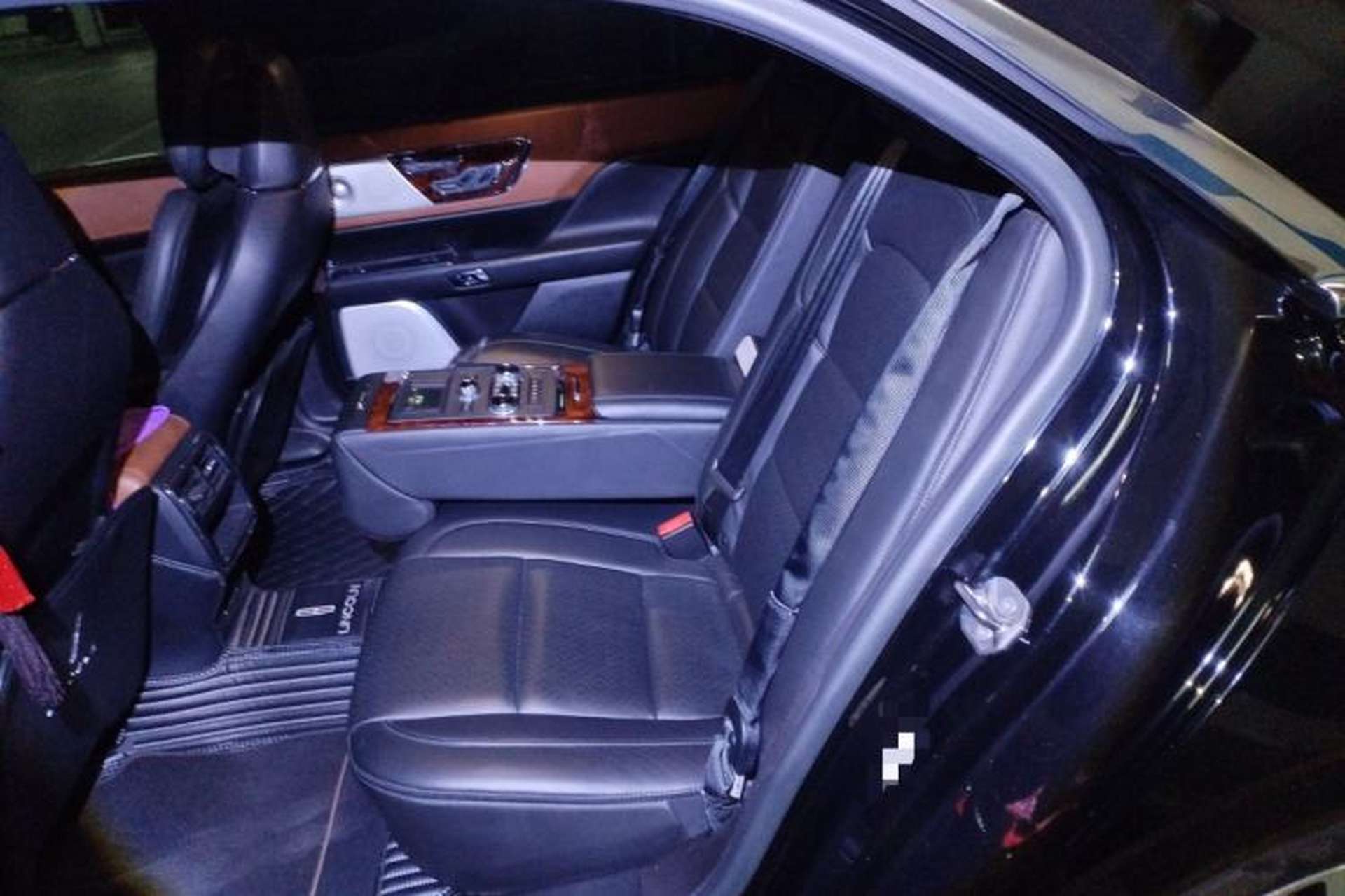 Used Lincoln Continental 2017 3.0T Four-Wheel Drive Presidential Edition Left Rear Seat