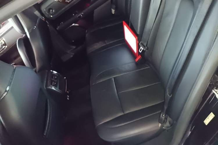 Used Lincoln Continental 2017 3.0T Four-Wheel Drive Prestige Edition Left Rear Seat