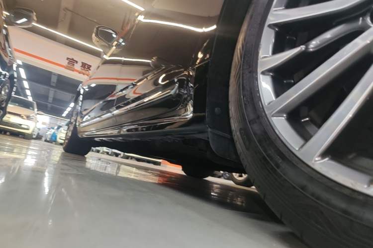 Used Lincoln Continental 2017 2.0T Two-Wheel-Drive Luxury Edition Left Side Sill