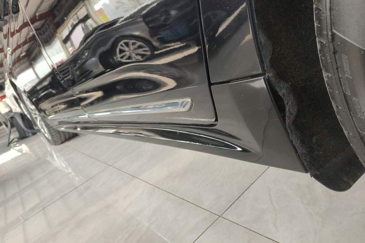Used Lincoln Continental 2017 3.0T Four-Wheel Drive Prestige Edition Left Side Sill