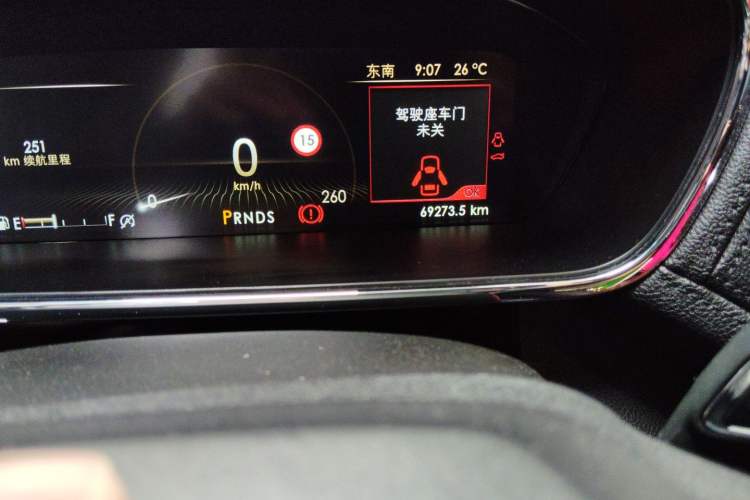 Used Lincoln Continental 2017 2.0T Two-Wheel Drive Deluxe Edition Odometer Close Up