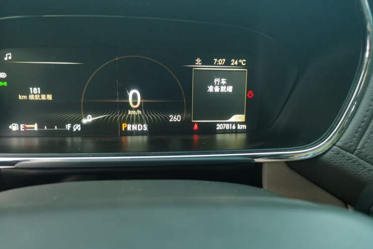 Used Lincoln Continental 2017 2.0T Two-Wheel Drive Deluxe Edition Odometer Close Up