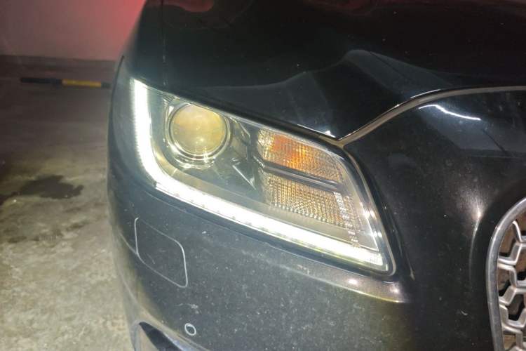 Used Lincoln Continental 2017 2.0T Two-Wheel Drive Deluxe Edition Right Front Headlight