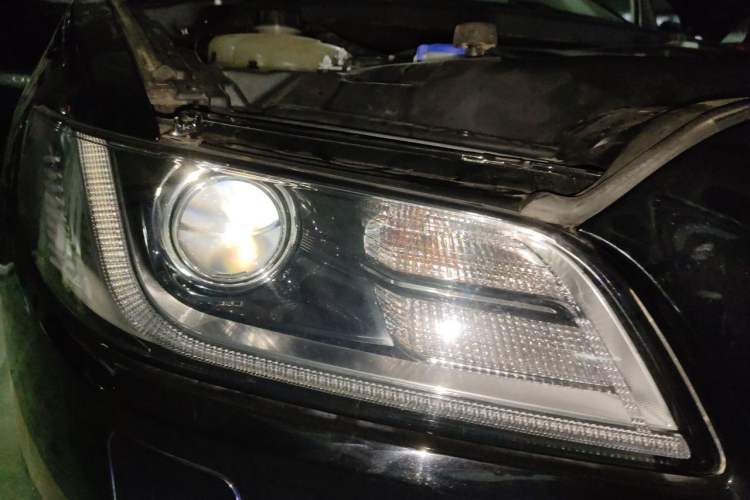 Used Lincoln Continental 2017 2.0T Two-Wheel Drive Deluxe Edition Right Front Headlight