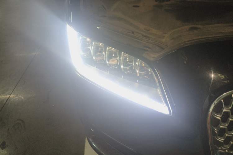 Used Lincoln Continental 2017 2.0T Two-Wheel-Drive Luxury Edition Right Front Headlight