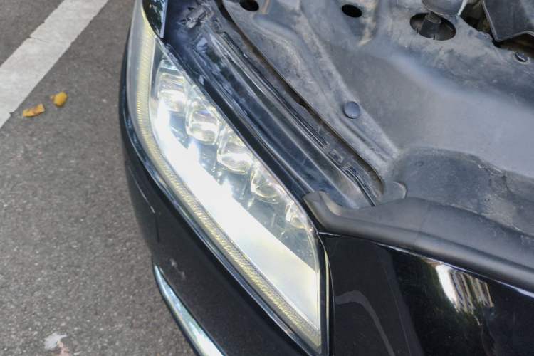 Used Lincoln Continental 2017 2.0T Two-Wheel-Drive Luxury Edition Right Front Headlight