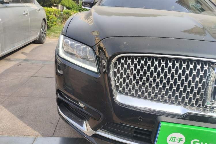 Used Lincoln Continental 2017 2.0T Two-Wheel Drive Prestige Edition Right Front Headlight