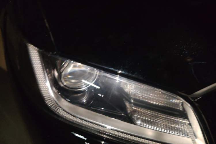 Used Lincoln Continental 2017 2.0T Two-Wheel Drive Deluxe Edition Right Front Headlight