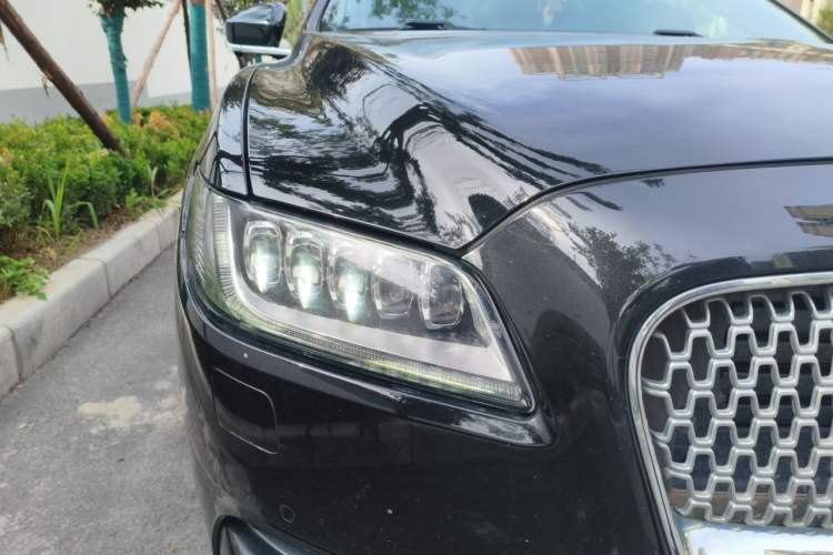 Used Lincoln Continental 2017 2.0T Two-Wheel Drive Prestige Edition Right Front Headlight