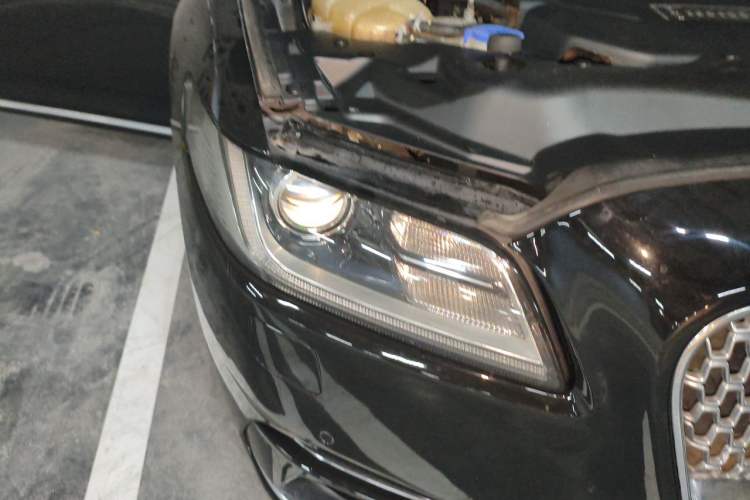 Used Lincoln Continental 2017 2.0T Two-Wheel Drive Deluxe Edition Right Front Headlight