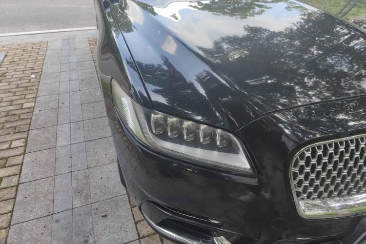 Used Lincoln Continental 2017 2.0T Two-Wheel-Drive Luxury Edition Right Front Headlight