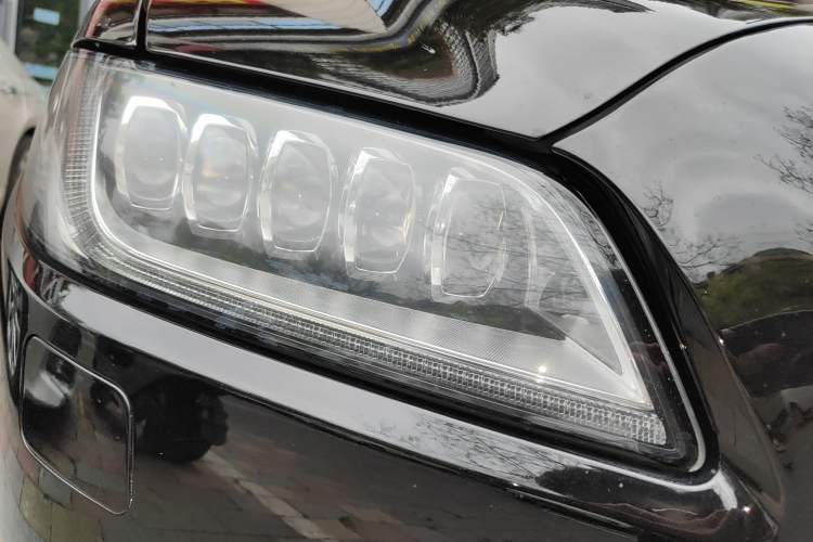 Used Lincoln Continental 2017 2.0T Two-Wheel Drive Prestige Edition Right Front Headlight