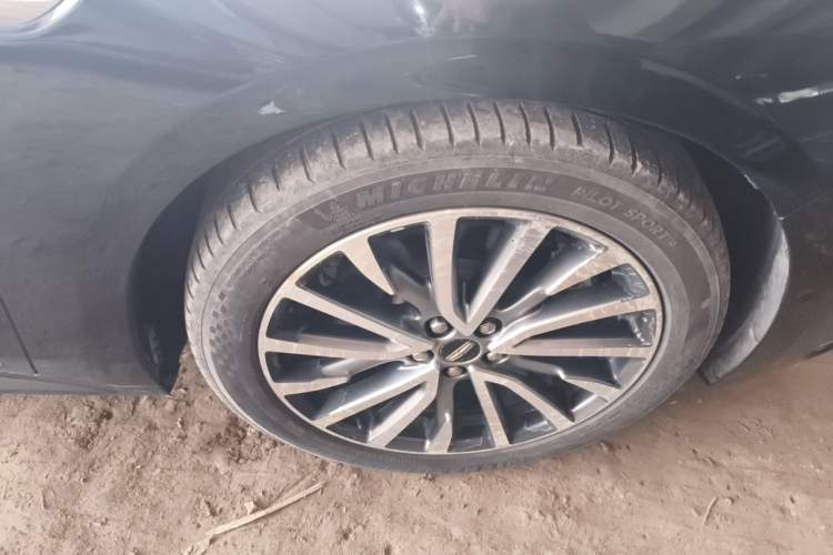 Used Lincoln Continental 2017 2.0T Two-Wheel Drive Prestige Edition Right Front Wheel Hub