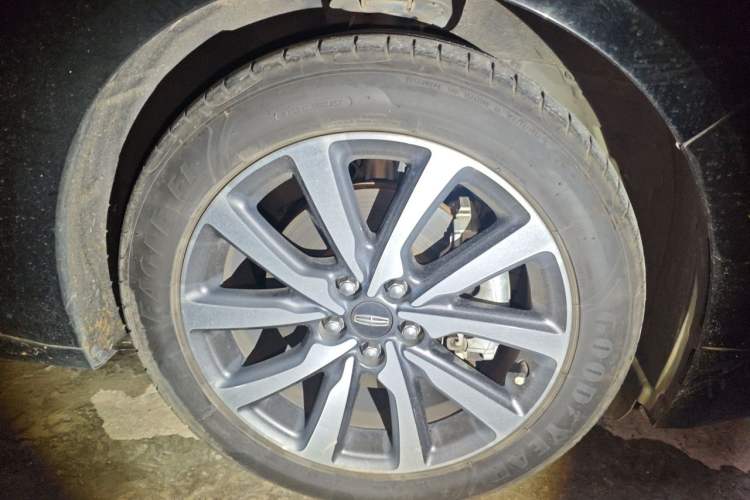 Used Lincoln Continental 2017 2.0T Two-Wheel Drive Deluxe Edition Right Front Wheel Hub